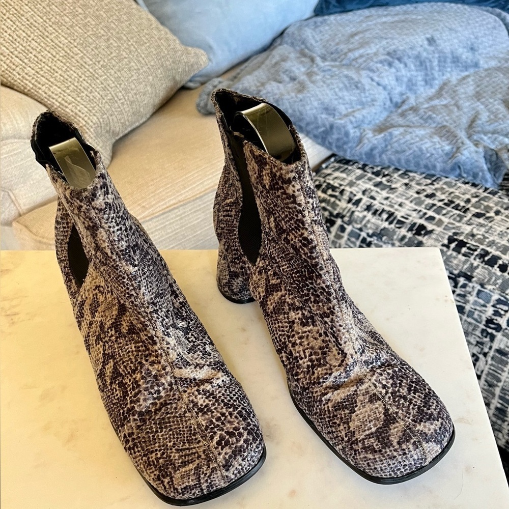 CHINESE LAUNDRY Faux Snakeskin Ankle Boots Women's Size 9 - Picture 2 of 14